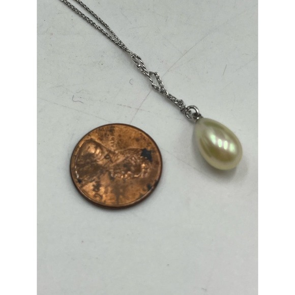 Trifari Single Teardrop Faux White
Pearl Silver Tone 16" Necklace - Picture 11 of 12